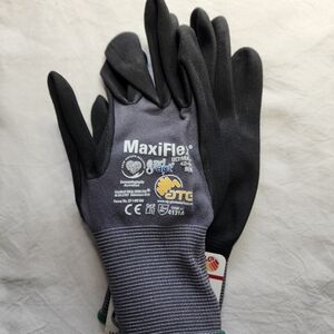 MaxiFlex Black and Gray Work Gloves